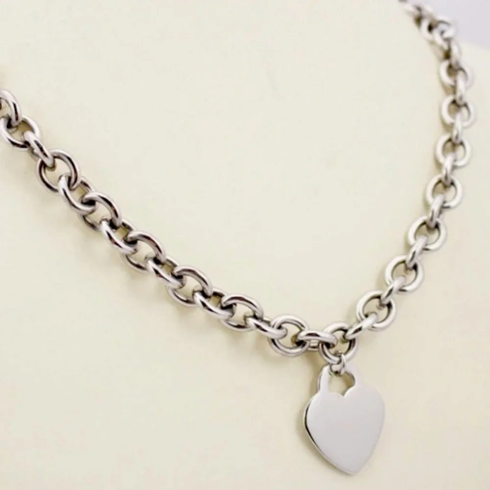 🌟 Silver Chunky Heart Pendant Necklace - Picture 2 of 3